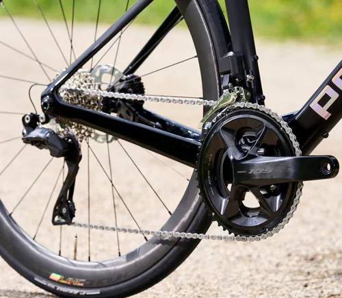 Polygon_Helios_A7_-_105_Di2_Carbon_Road_Bike_-_drivetrain_black