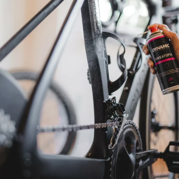 DY-016_Dynamic_Sweatopia_usage2-sqr-scaled_f666028c-8a63-45ea-8506-7f3916e38b06 Dynamic Sweatopia Bike Corrosion Protection - Image 3