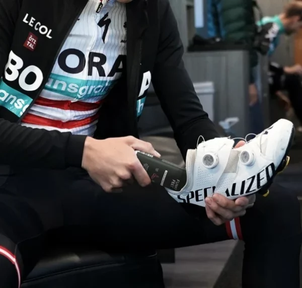 DY-034_Dynamic_Funky_feet_usage_bora-hansgrohe1-e1646645140139 Dynamic Funky Feet 150ml Shoe Deoderant - Image 2