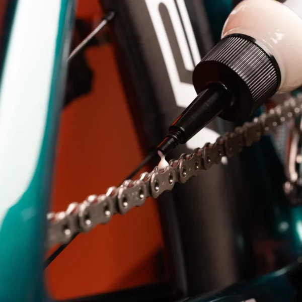 DY-044_Dry_Lube_In_Use_Photo_2 Dynamic Dry Lube Premium 100ml - Image 2