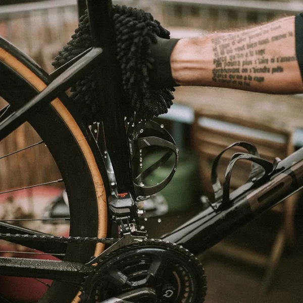 Dynamic Microfibre Cleaning Glove - Image 3