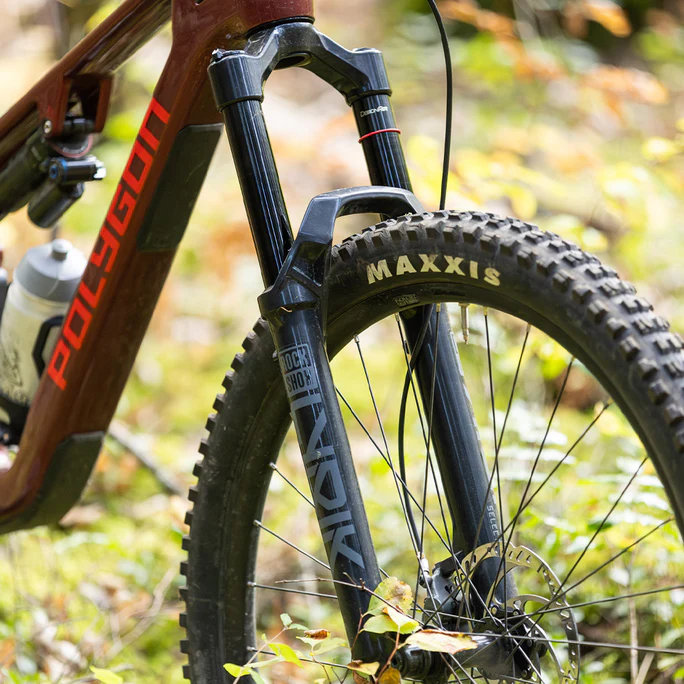 Polygon_Collosus_T8_-_Carbon_All-Mountain_Bike_ms_1_b Polygon_Collosus_T8_-_Carbon_All-Mountain_Bike_ms_1_b