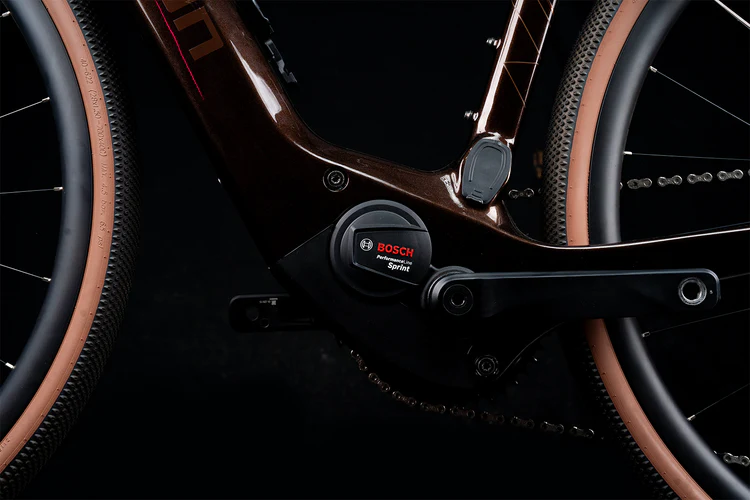 Polygon_Tambora_AE-N_Carbon_-_studio_9