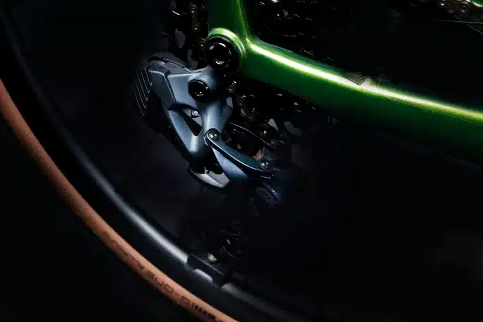 Polygon_Tambora_AE-R_Green_-_studio_9 (1)