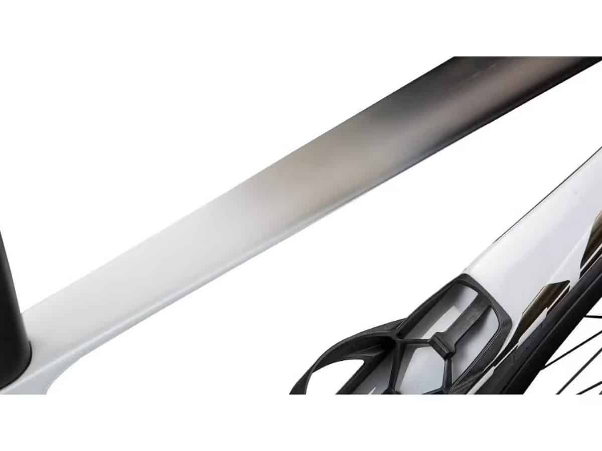 Aerocore Design frame of the BMC Teammachine R 01 with the integrated carbon bottle cage fitted to the seat tube