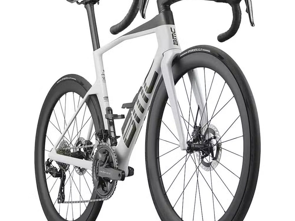 Ultra-wide Halo fork and low-stack ICS Aero Gen 2 one-piece cockpit on the BMC Teammachine R 01