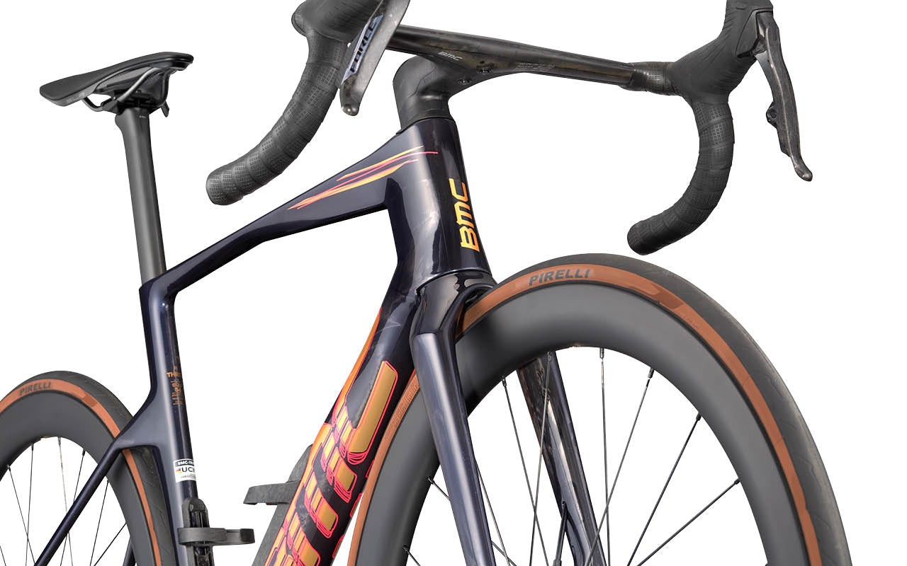 Close-up of the BMC Teammachine R 01 Halo fork, with ultra-wide fork legs that shutter turbulent air away from the frame