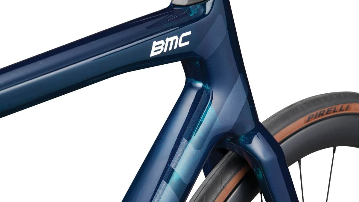 Aerocore Design down tube of the BMC Teammachine SLR 01 FIVE shaped around integrated carbon bottle cages, with a Pirelli P Zero Race tyre