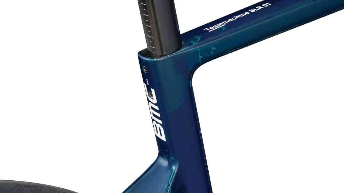Advanced Carbon aero-shaped seatpost and slim seat stays that deliver TCC Race compliance on the Teammachine SLR 01 FIVE