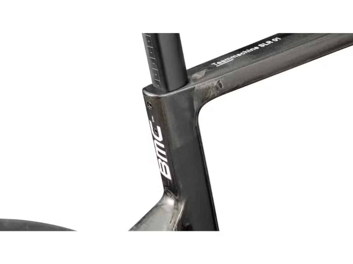 Advanced Carbon aero-shaped seatpost and slim seat stays that deliver TCC Race compliance on the Teammachine SLR 01 FOUR