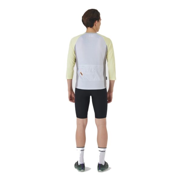 Rear view of a rider wearing the Barbara V2 jersey showing the rear pockets in place