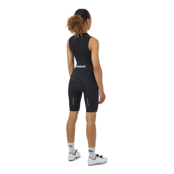 Rear view of the Cafe du Cycliste Cecile women’s bib short showing the mesh bib straps and reflective detail