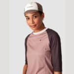 Cyclist wearing the Cafe du Cycliste Gapette cap in Oyster Grey and White
