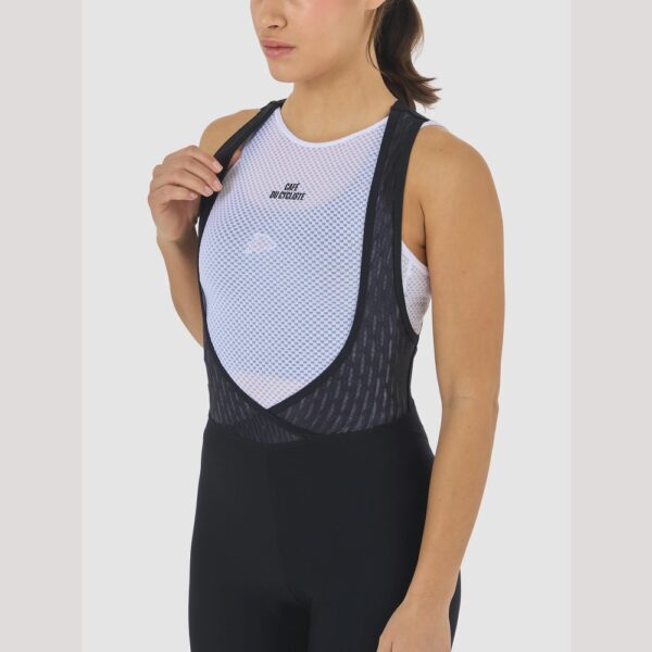 Back detail of the Cafe du Cycliste Graziella bib shorts showing the drop-tail release design