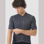 Close-up of the Cafe du Cycliste Laurette jersey mesh fabric, full-length YKK zip and low-profile collar