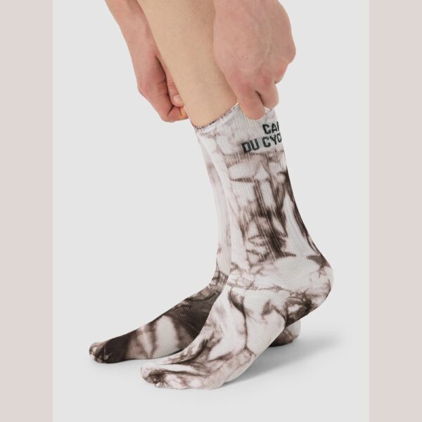 Cyclist wearing the Cafe du Cycliste Tie Dye socks in Charcoal