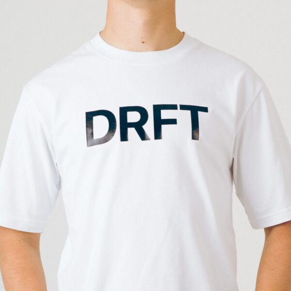 Dérive DRFT white T-shirt close-up of the DRFT chest print, crew neck and dropped shoulder