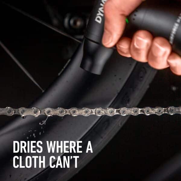 Dynamic AirForce Max drying a bike chain where a cloth cannot reach