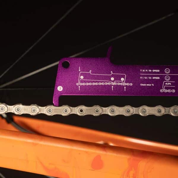 Dynamic Double Checker three-point chain wear indicator seated in a bike chain