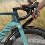Dynamic So Long Brush reaching behind the fork between the front wheel and the down tube