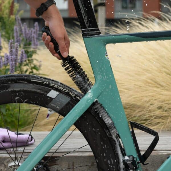 Dynamic So Long Brush cleaning the gap between the rear wheel and the seat tube
