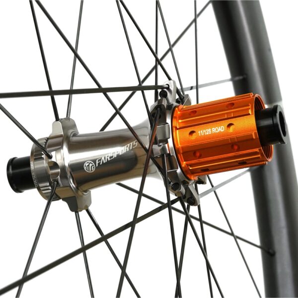 Close-up of the Farsports CH01R ratchet rear hub and Shimano HG freehub body on the EVO C4 wheelset