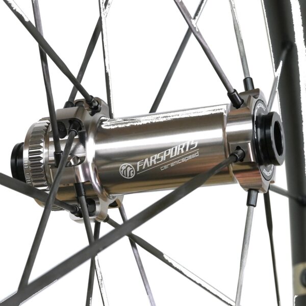 Close-up of the Farsports EVO S front hub with its larger flange and centre-lock rotor mount