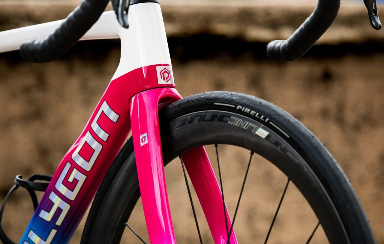 Close-up of the ACX Performance carbon down tube and fork crown on the Polygon Helios A9 Di2 in White/Pink