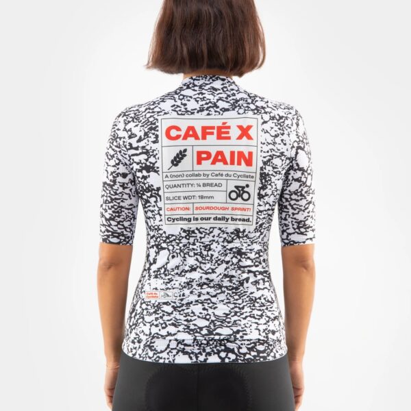 Woman wearing the Café du Cycliste Angeline Pain jersey, back view