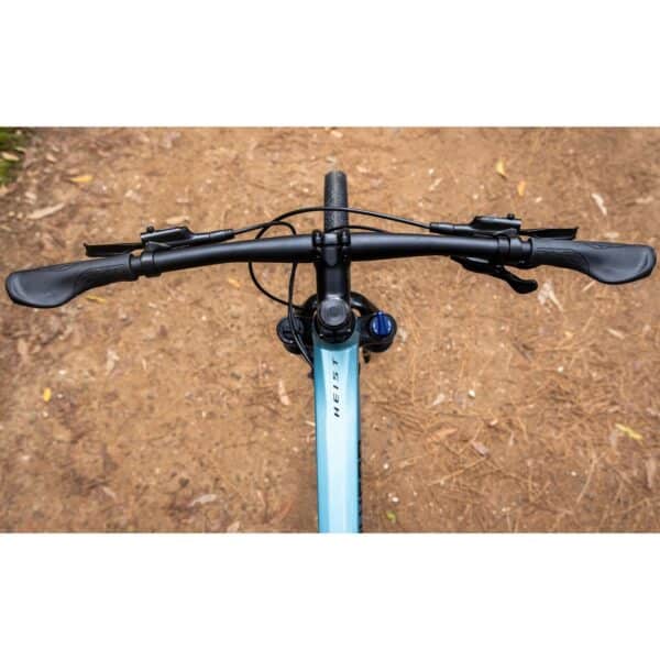Polygon Sport 680 mm flat handlebar and cockpit of the Polygon Heist 5