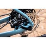 Shimano MT200 hydraulic disc brake with 180 mm rotor on the Polygon Heist 5