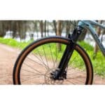 SR Suntour NVX32 63 mm suspension fork and WTB Riddler 700x45c tyre on the Polygon Heist 5