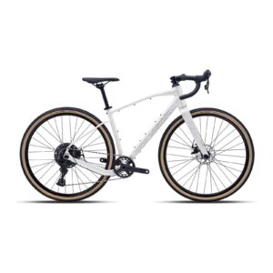 Polygon Tambora G4 700c aluminium gravel bike in White with carbon fork, drive-side view (model photo)