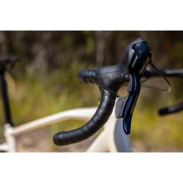 Microshift Advent X 1x10 shift-brake lever on the flared bar of the Polygon Tambora G4
