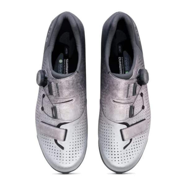 Shimano SH-RX801 gravel shoes from above, BOA Li2 dial and forefoot strap