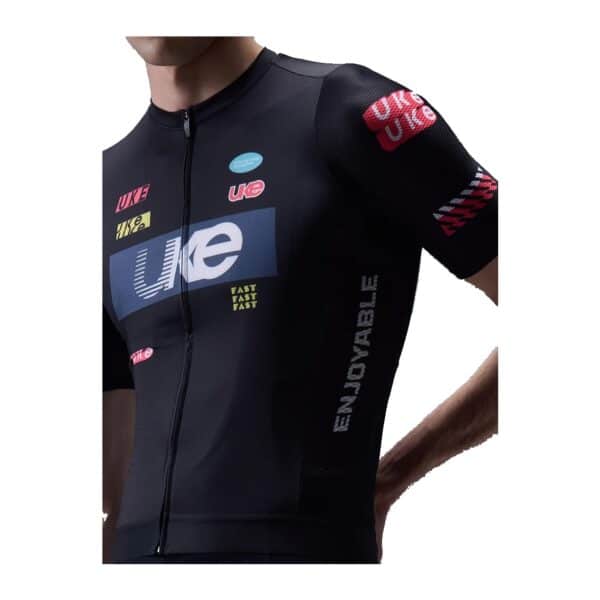UKE RA300 Competition Black jersey close-up of the front zip, chest graphics and side print